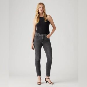 Levi’s 311 Shaping Skinny Black 25 W x 25 L